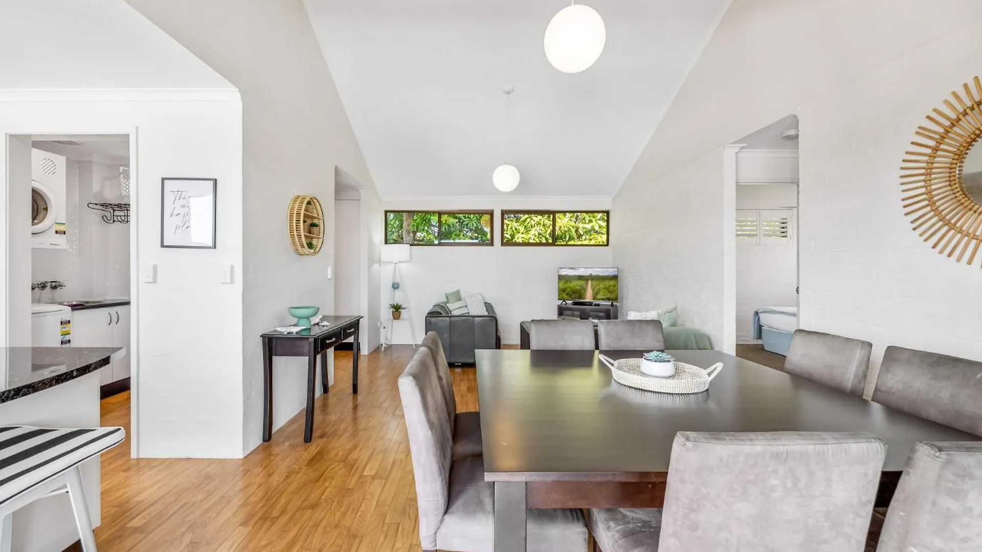 Quaint 2-Bed Beach Abode With Ocean Views Alexandra Headland Appartement