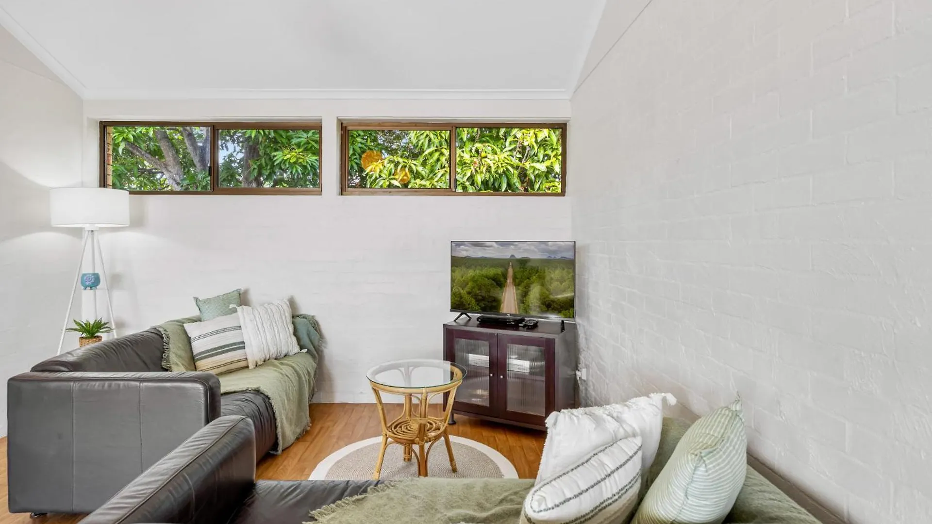 Quaint 2-Bed Beach Abode With Ocean Views Alexandra Headland
