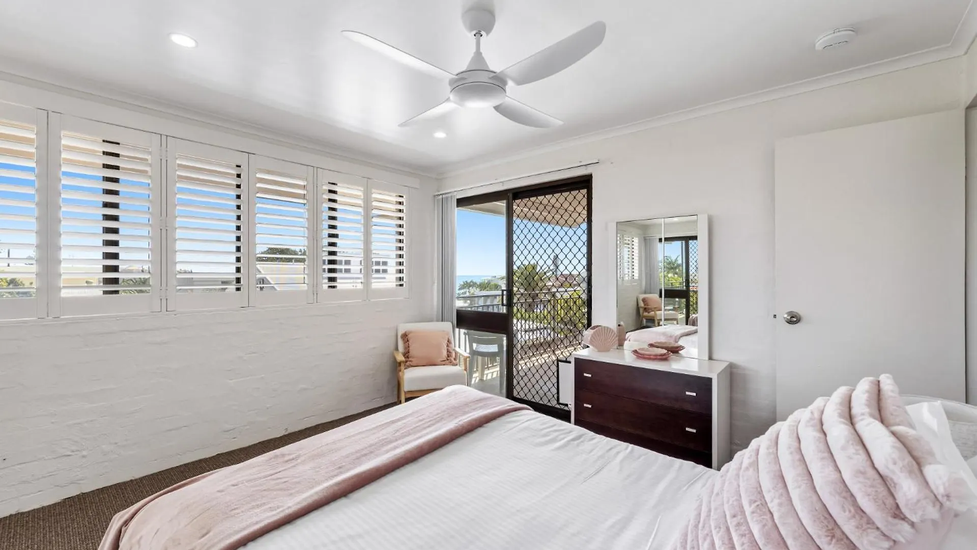 Quaint 2-Bed Beach Abode With Ocean Views Alexandra Headland Appartement