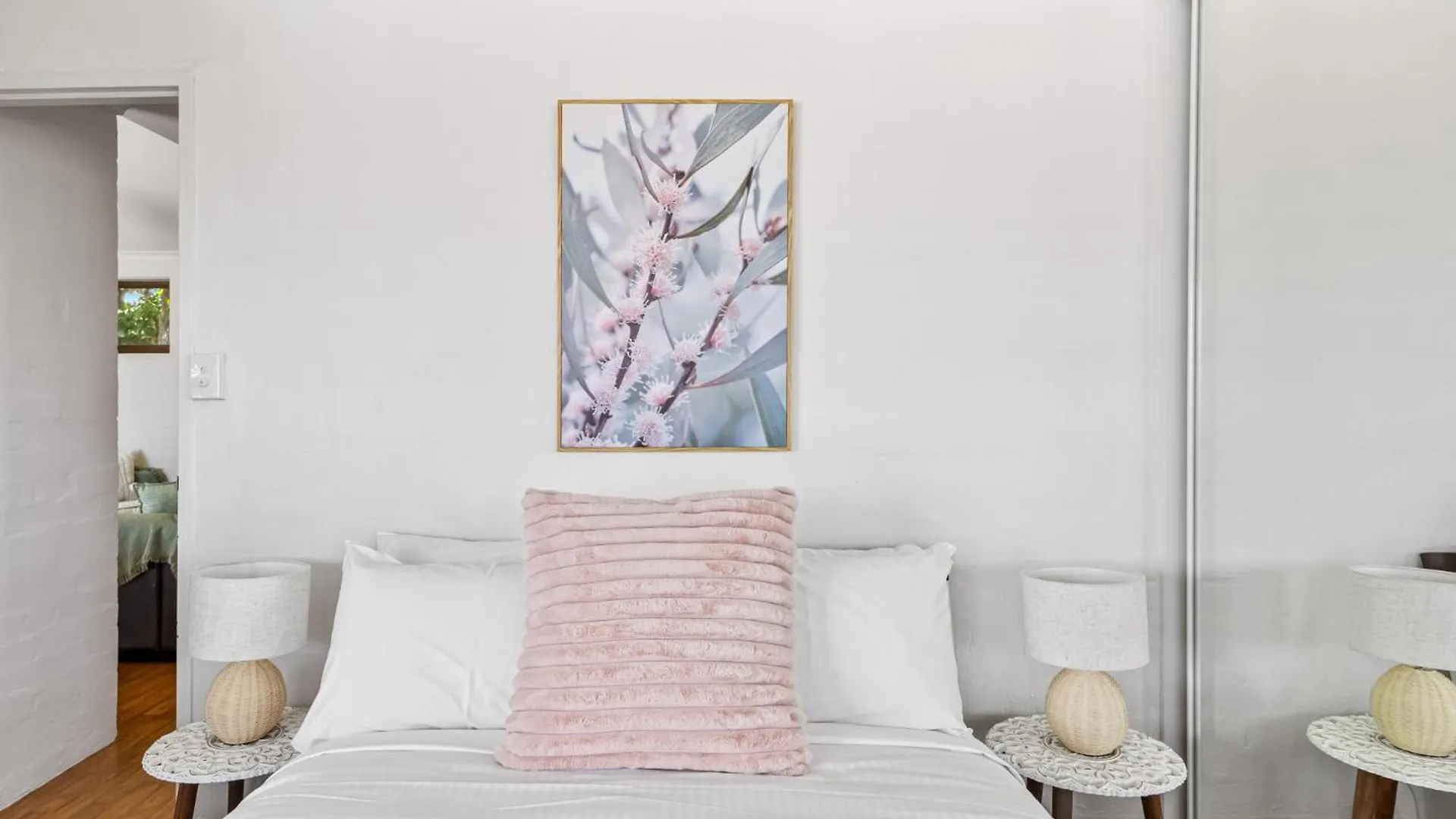 Quaint 2-Bed Beach Abode With Ocean Views Alexandra Headland Australië